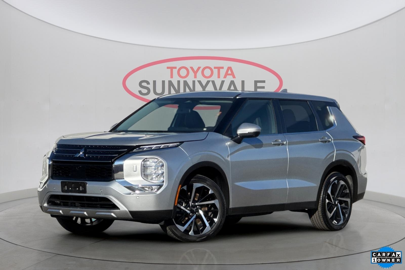 2024 Mitsubishi Outlander SE's photo