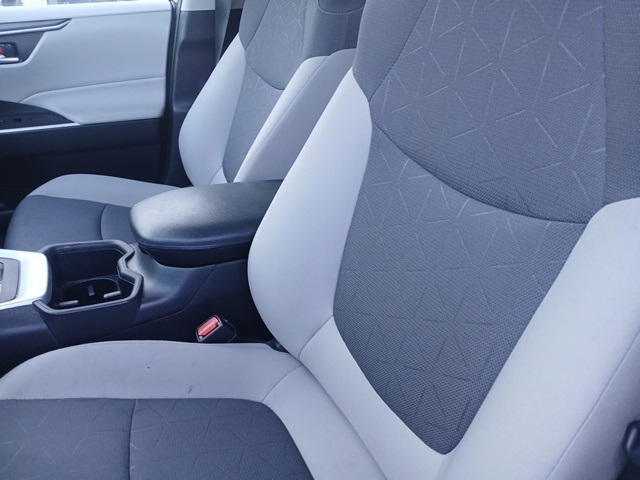 Used 2024 Toyota RAV4 XLE with VIN 2T3P1RFV1RW418692 for sale in Kansas City