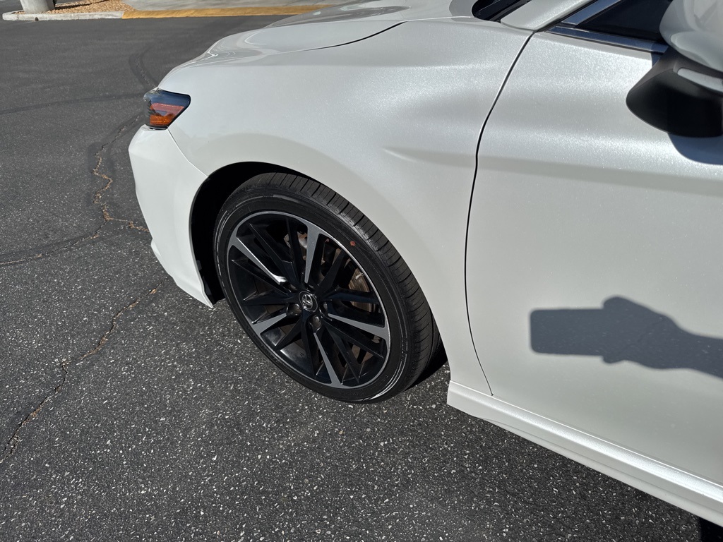 2018 Toyota Camry XSE photo 9