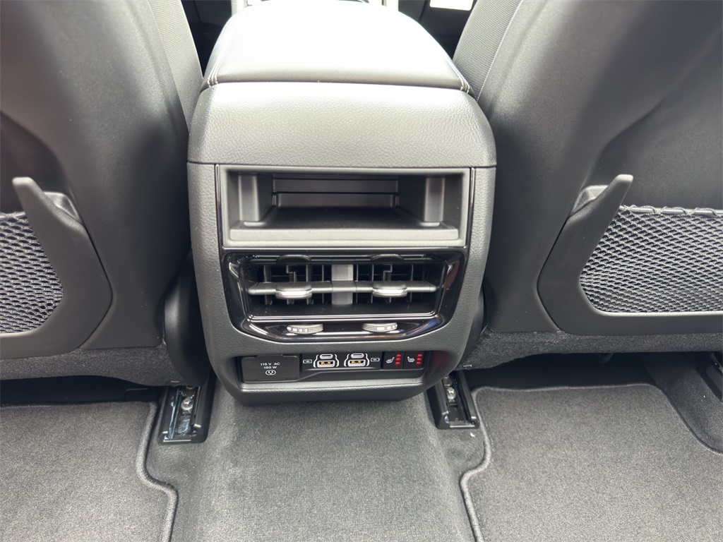 2025 Jeep Grand Cherokee Limited photo 15