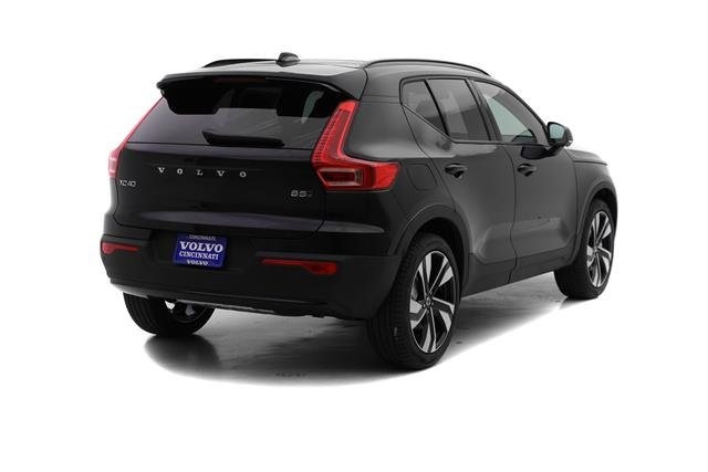 2025 Volvo XC40 Plus photo 4
