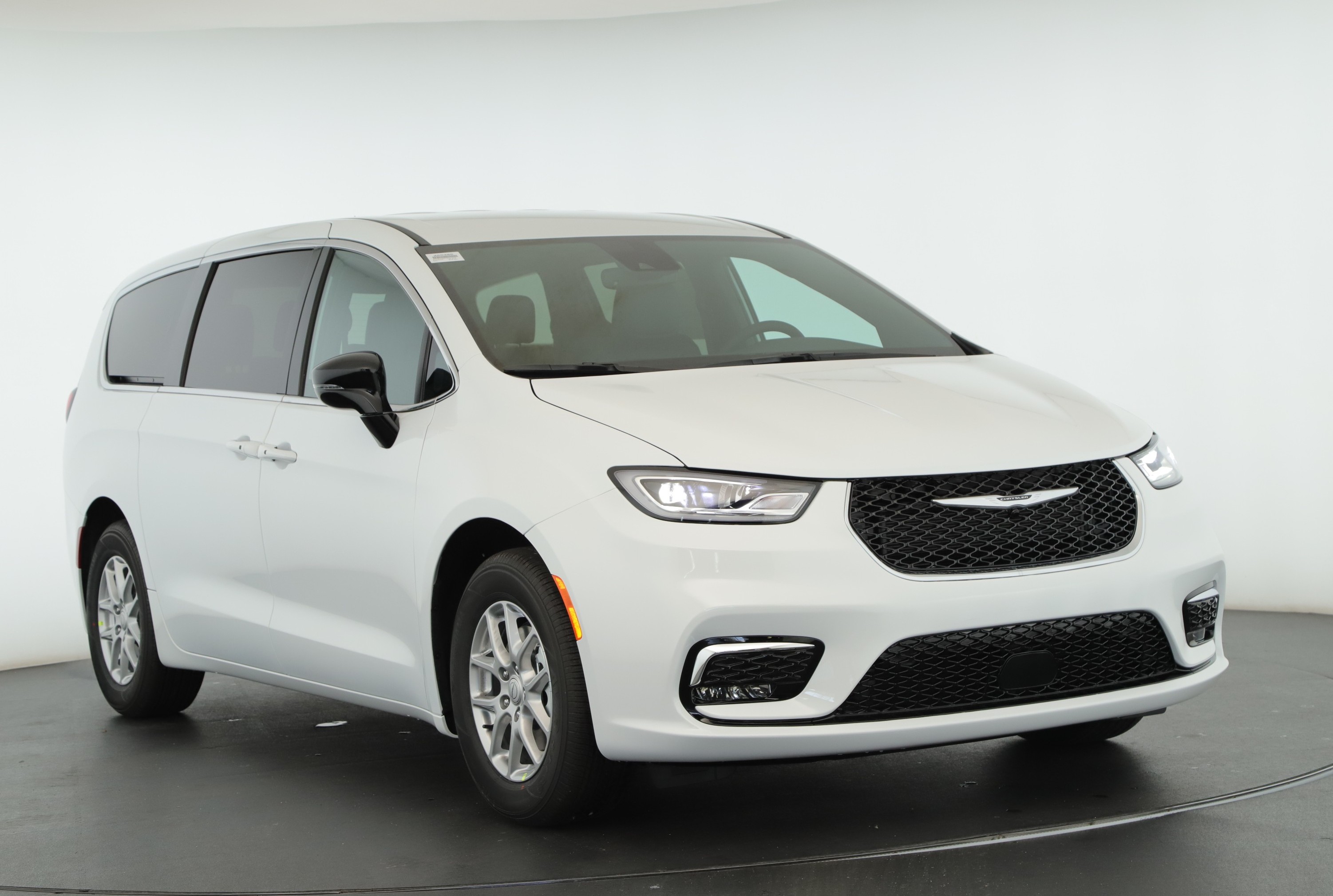 2026 Chrysler Pacifica Select's photo