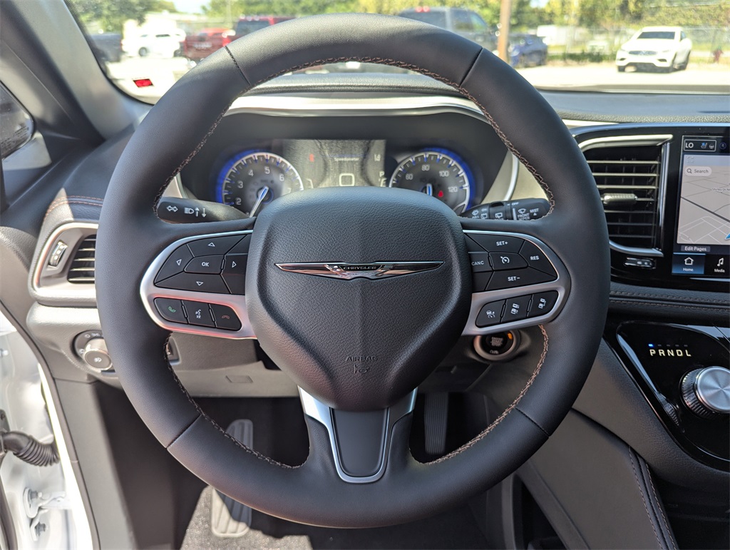 2026 Chrysler Pacifica Pinnacle photo 22