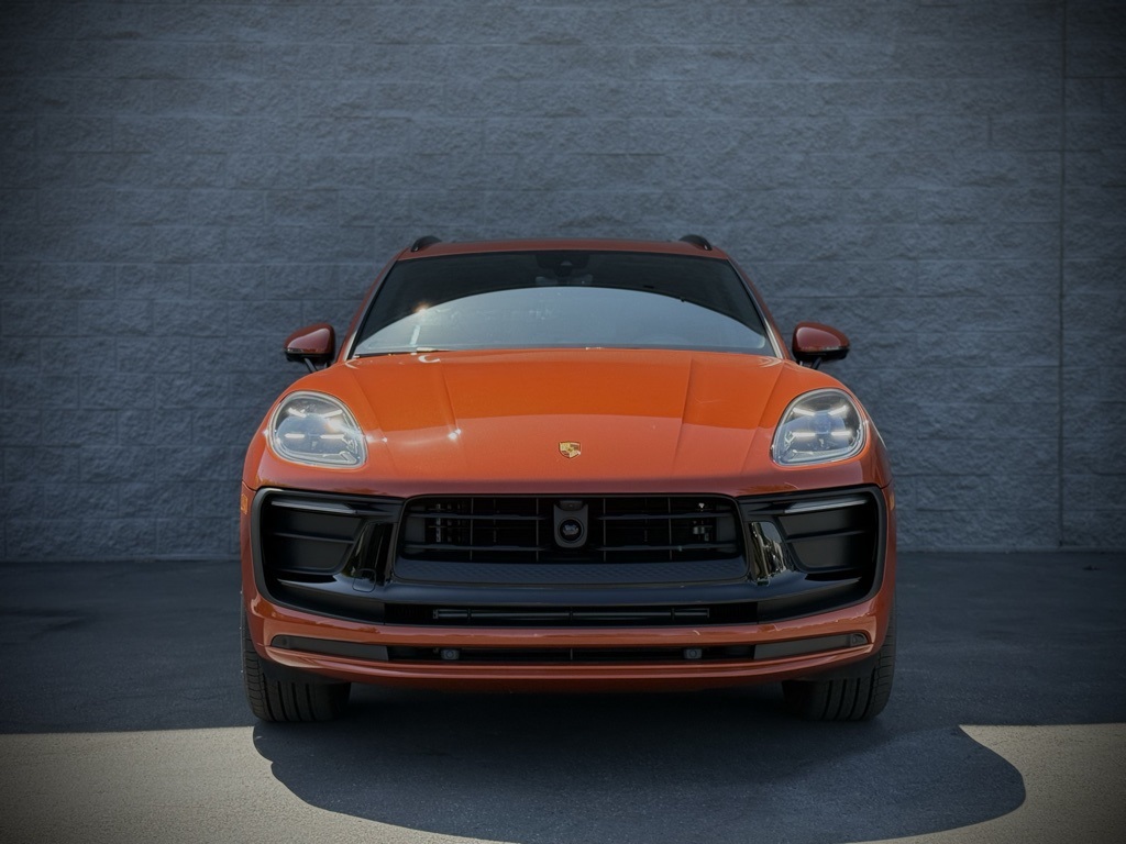 2025 Porsche Macan T photo 8