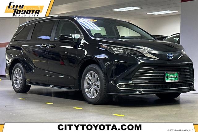 2024 Toyota Sienna XLE's photo