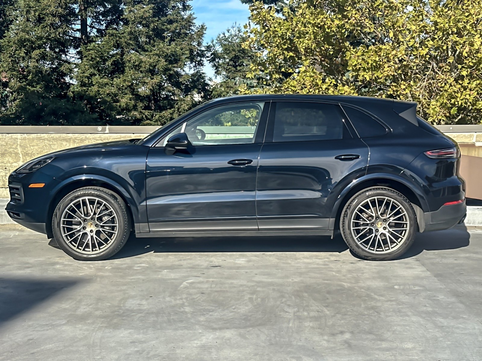 2023 Porsche Cayenne S Platinum Edition photo 2