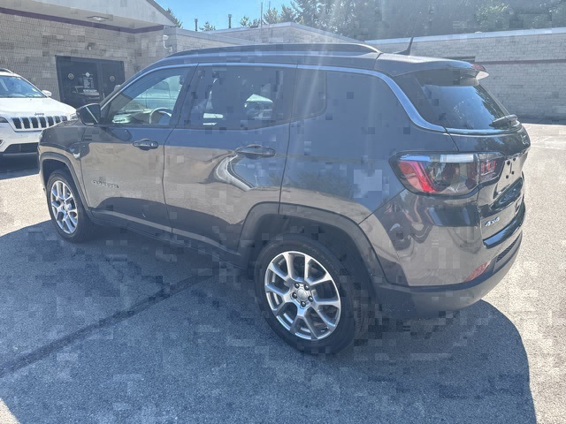 2023 Jeep Compass Latitude Lux photo 3