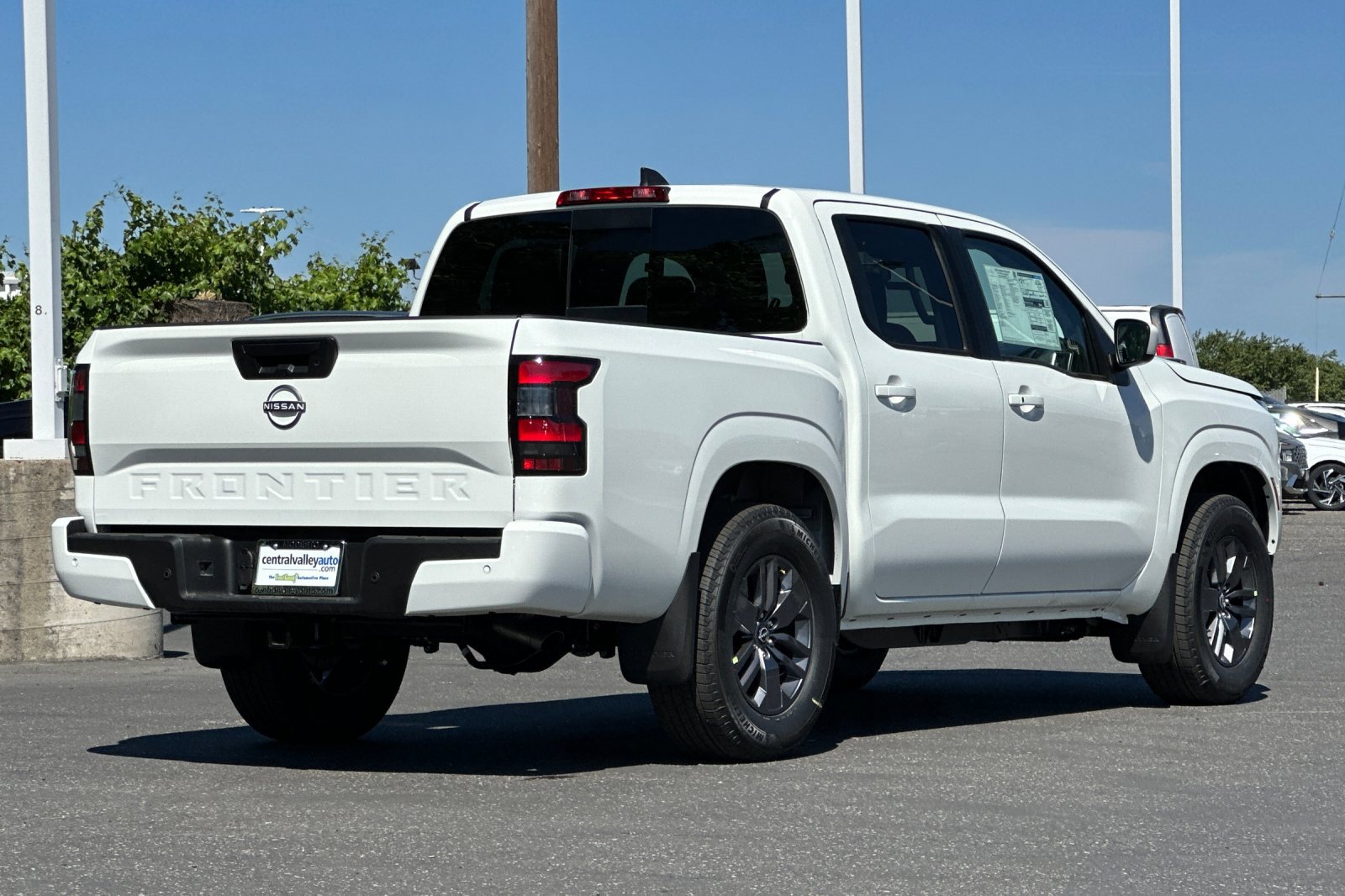 2025 Nissan Frontier SV photo 4
