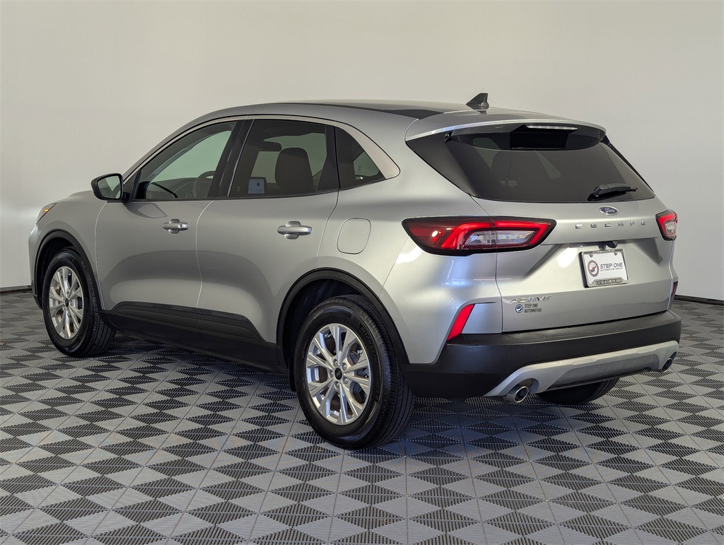 2023 Ford Escape Active photo 2
