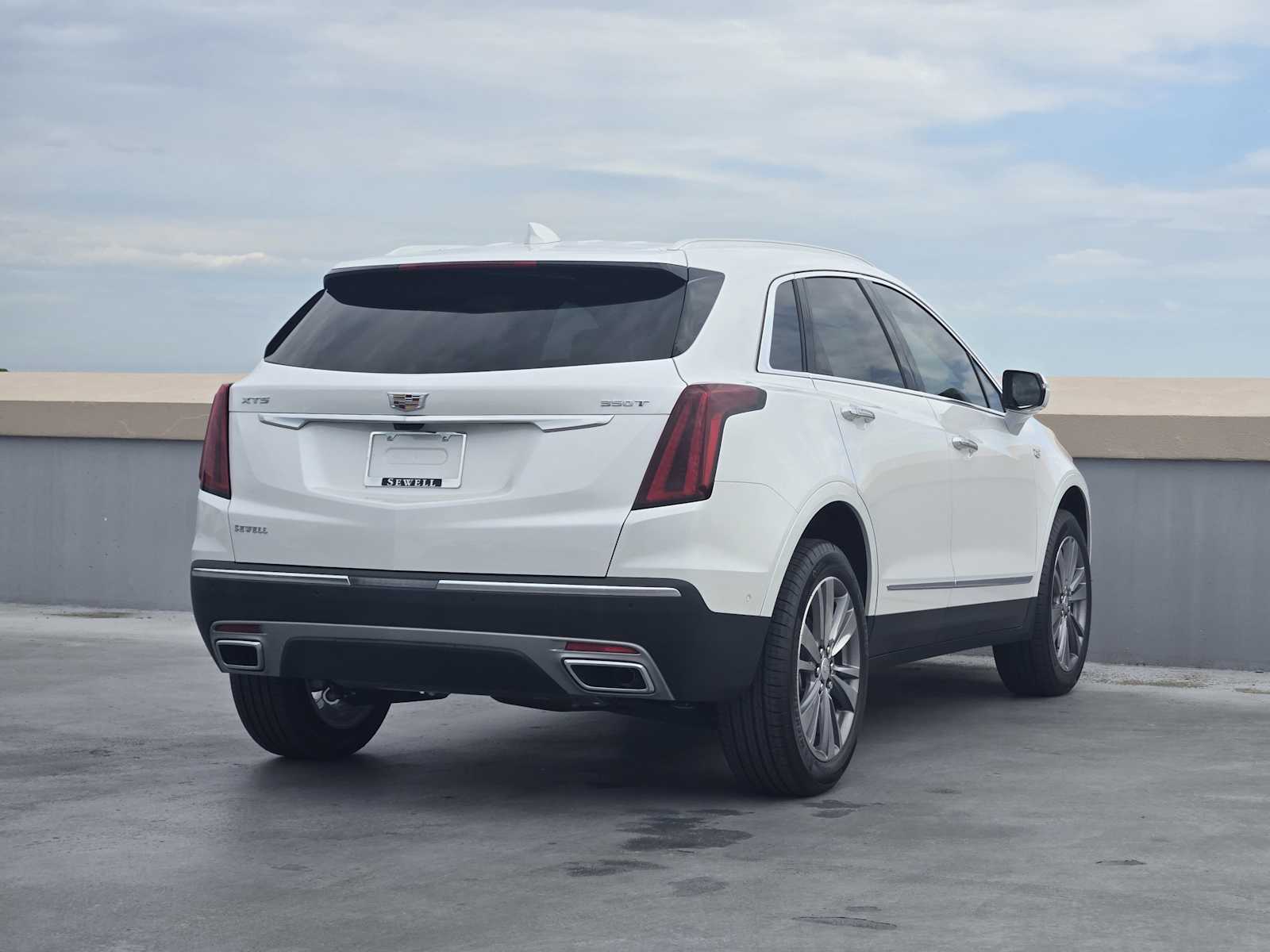 2025 Cadillac XT5 Premium Luxury photo 2