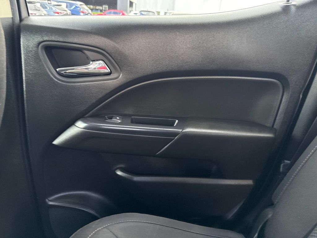 2019 Chevrolet Colorado LT photo 17