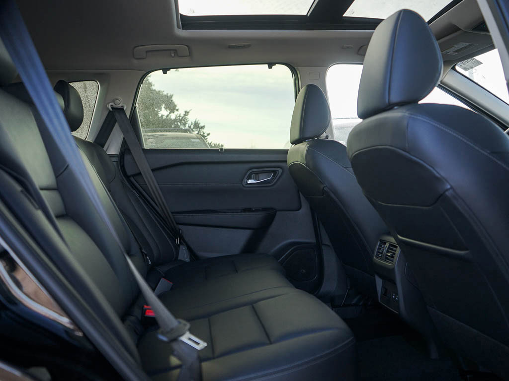 2025 Nissan Rogue SL photo 11
