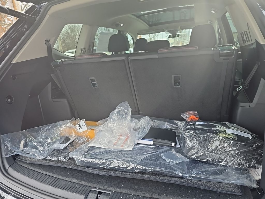 2025 Volkswagen Atlas Peak Edition SE photo 14
