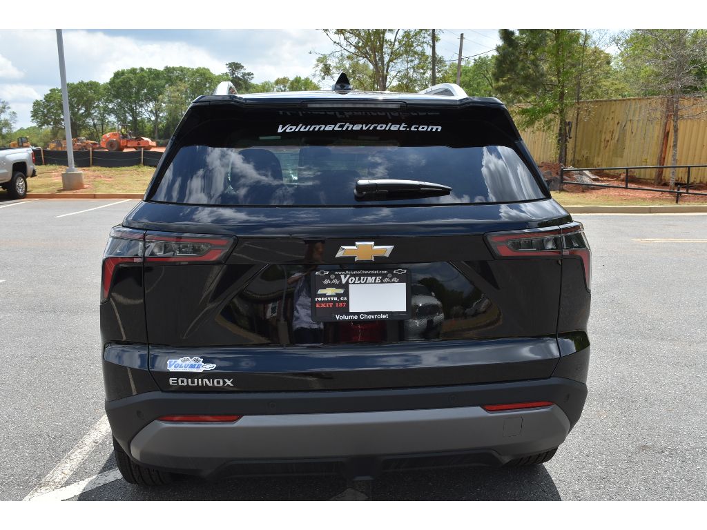 2025 Chevrolet Equinox LT photo 3