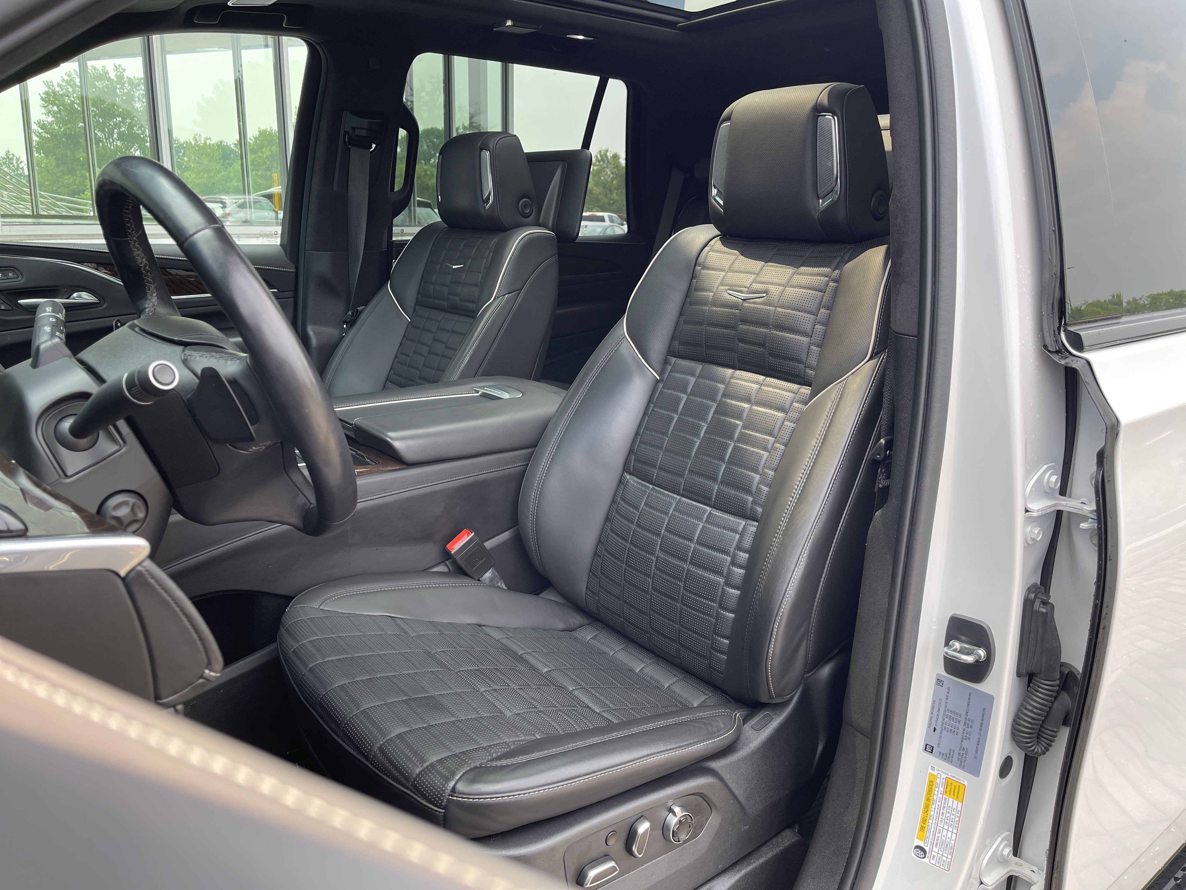 2021 Cadillac Escalade Sport Platinum photo 4