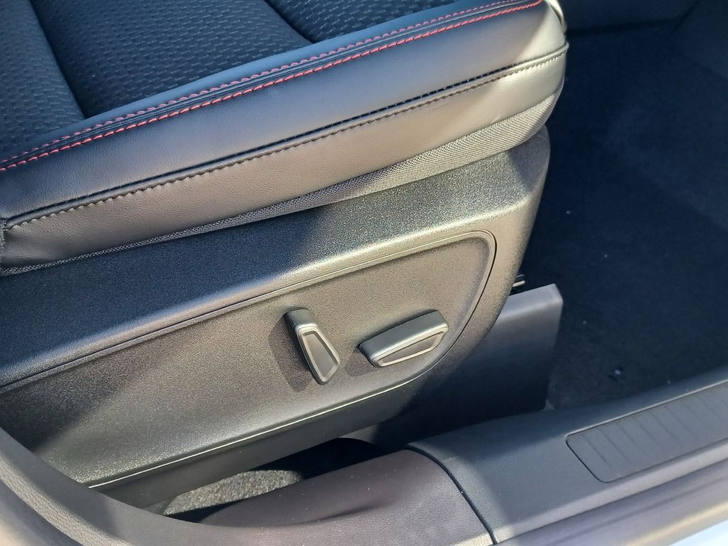 2024 Ford Escape ST-Line Select photo 4