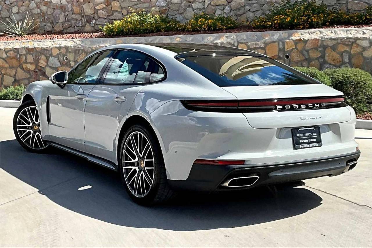 2026 Porsche Panamera 4 photo 3