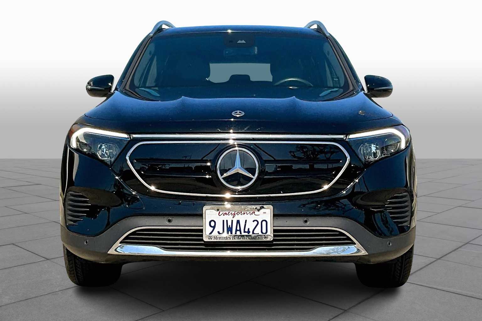 2023 Mercedes Benz EQB 300 4MATIC photo 2