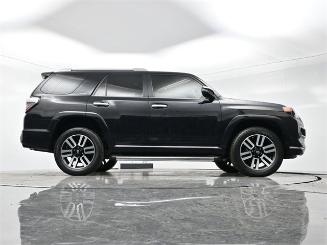 2018 Toyota 4Runner SR5 photo 32