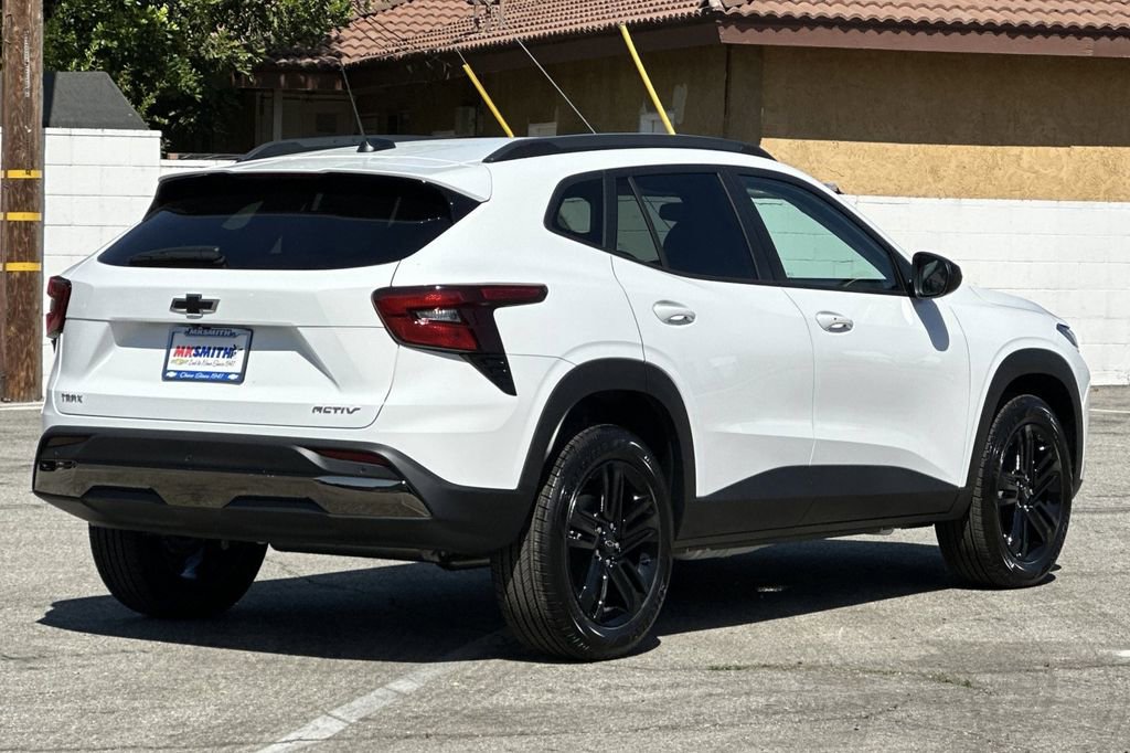 2025 Chevrolet Trax ACTIV photo 2