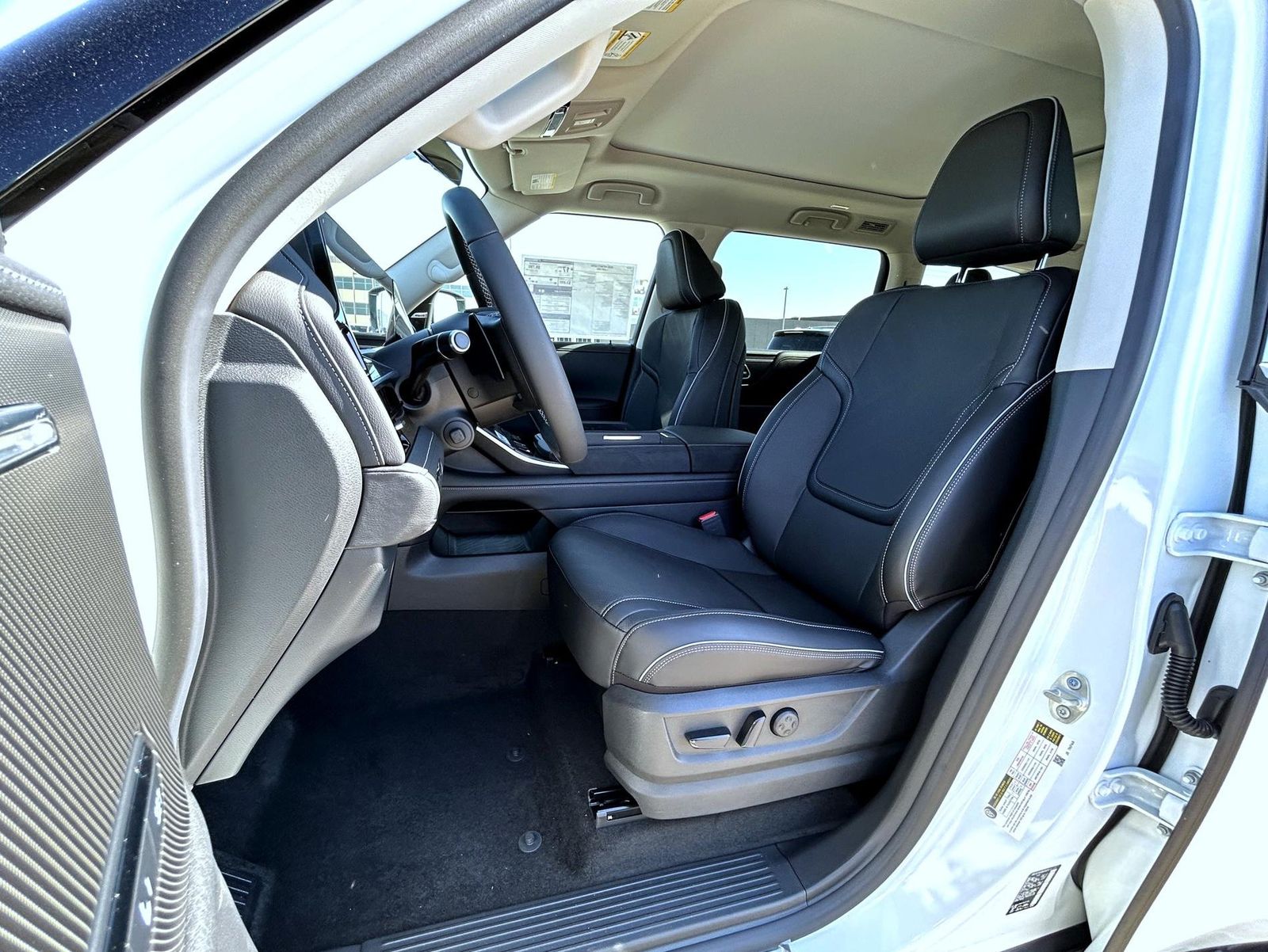 2026 Infiniti QX80 Luxe photo 10