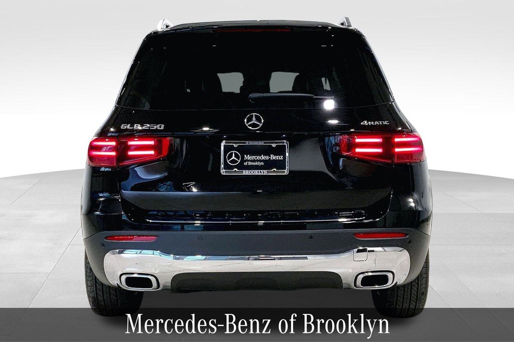 2025 Mercedes Benz GLB 250 4MATIC photo 3