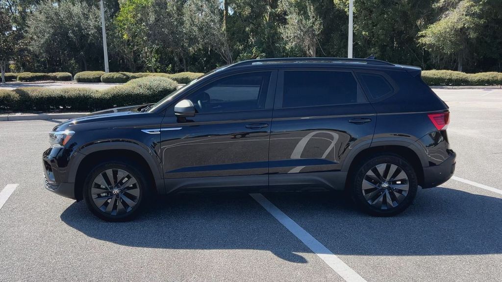 2022 Volkswagen Taos S photo 4