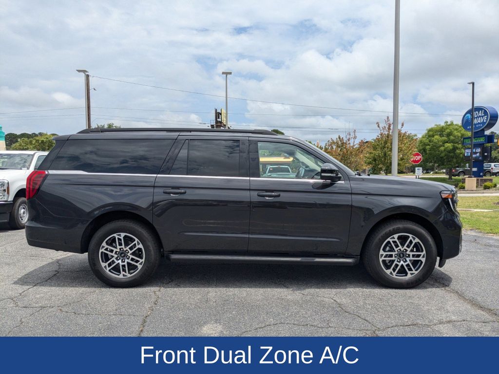 2025 Ford Expedition MAX photo 3