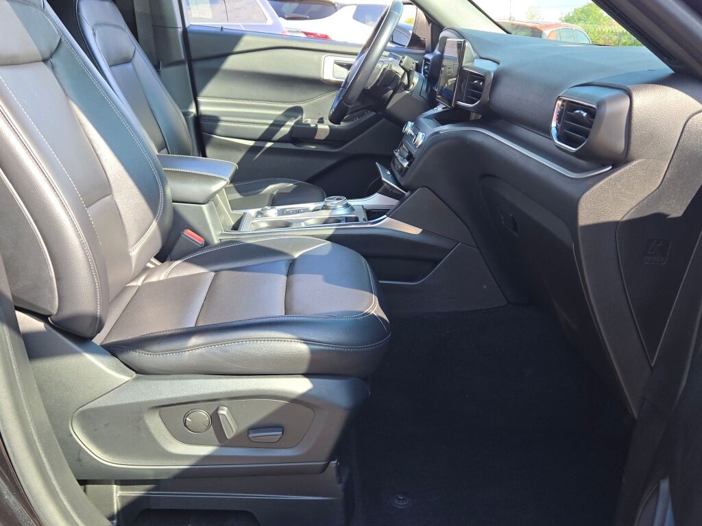 2020 Ford Explorer XLT photo 4