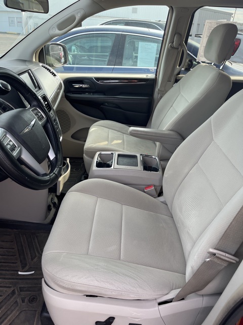 2011 Chrysler Town & Country Touring photo 2