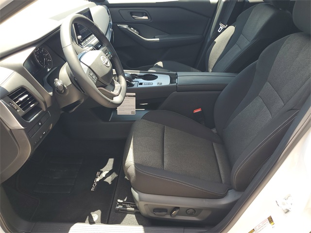 2025 Nissan Rogue SV photo 12