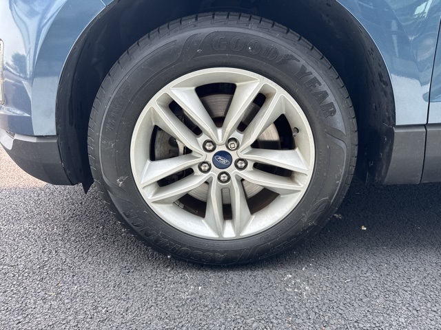 2018 Ford Edge SEL photo 4