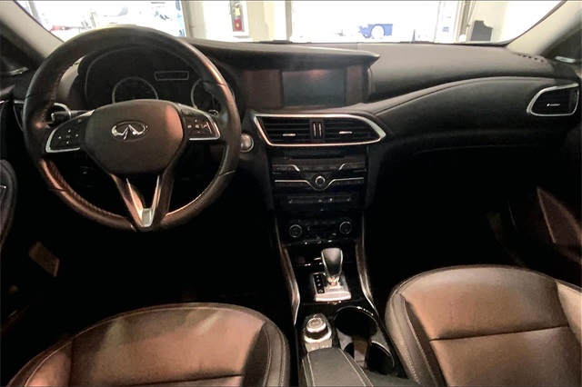 2018 Infiniti QX30 Premium photo 14