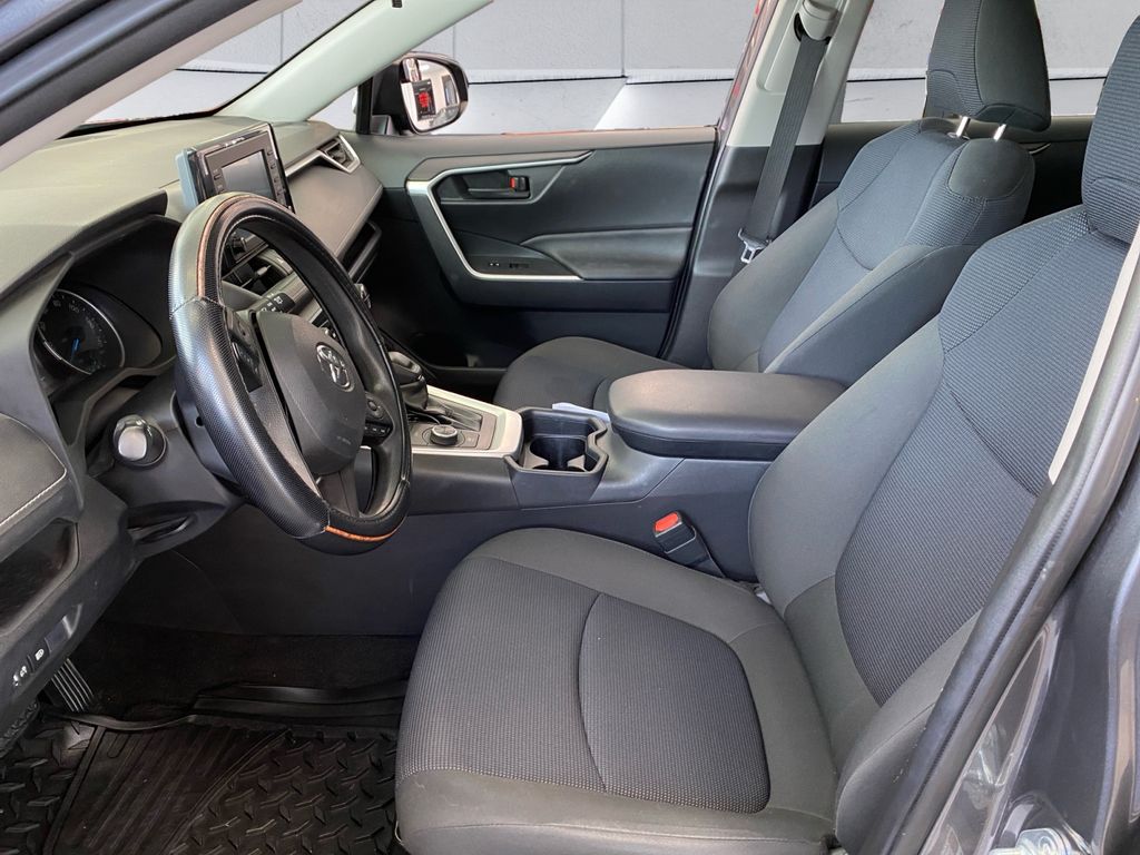 2019 Toyota RAV4 Hybrid LE photo 7
