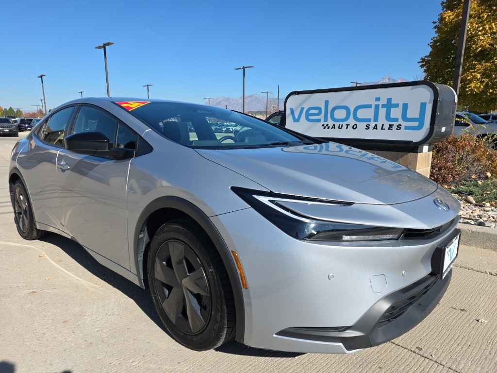 2024 Toyota Prius LE's photo