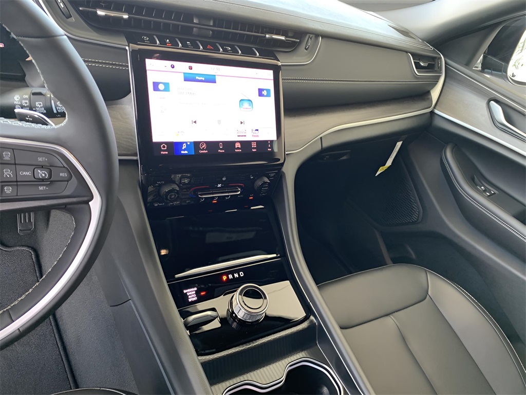 2025 Jeep Grand Cherokee Limited photo 37