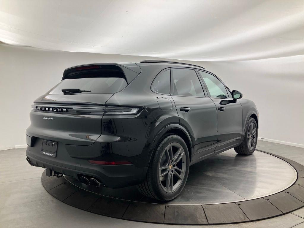 2025 Porsche Cayenne Base photo 8