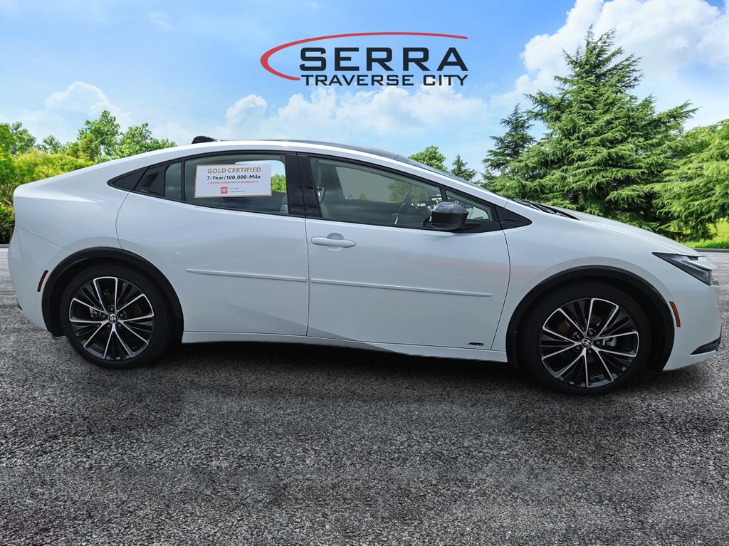 2024 Toyota Prius XLE photo 3