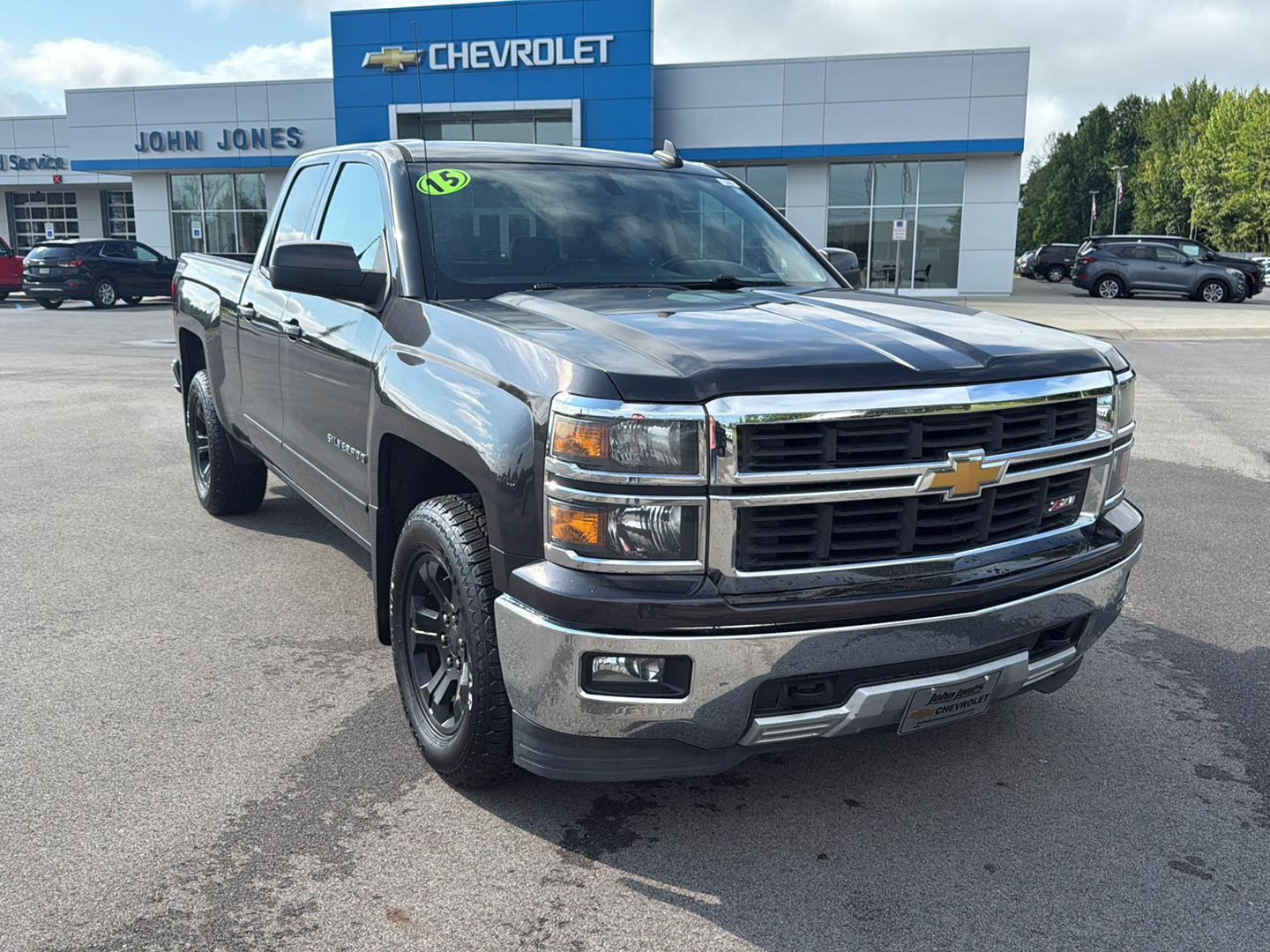 Used 2015 Chevrolet Silverado 1500 LT with VIN 1GCVKREH3FZ156914 for sale in Scottsburg, IN