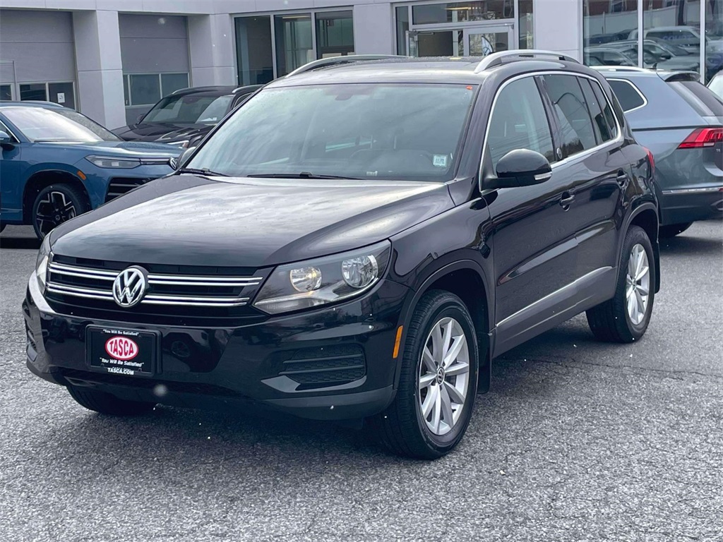 2017 Volkswagen Tiguan Wolfsburg Edition photo 3