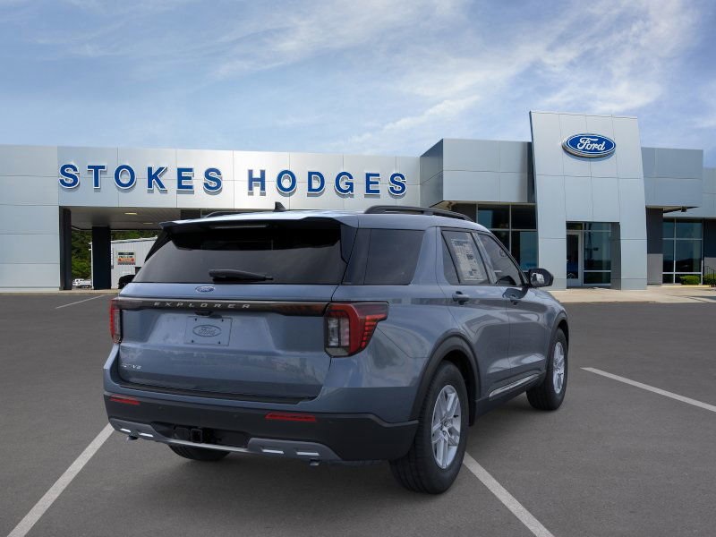 2025 Ford Explorer photo 2