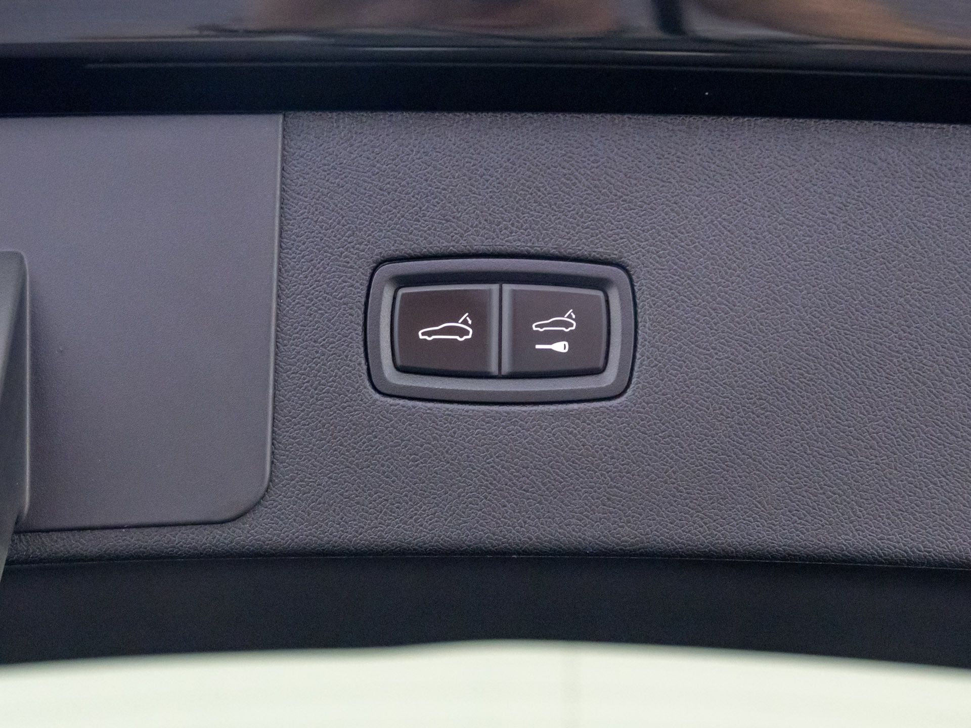 2022 Porsche Cayenne Base photo 30
