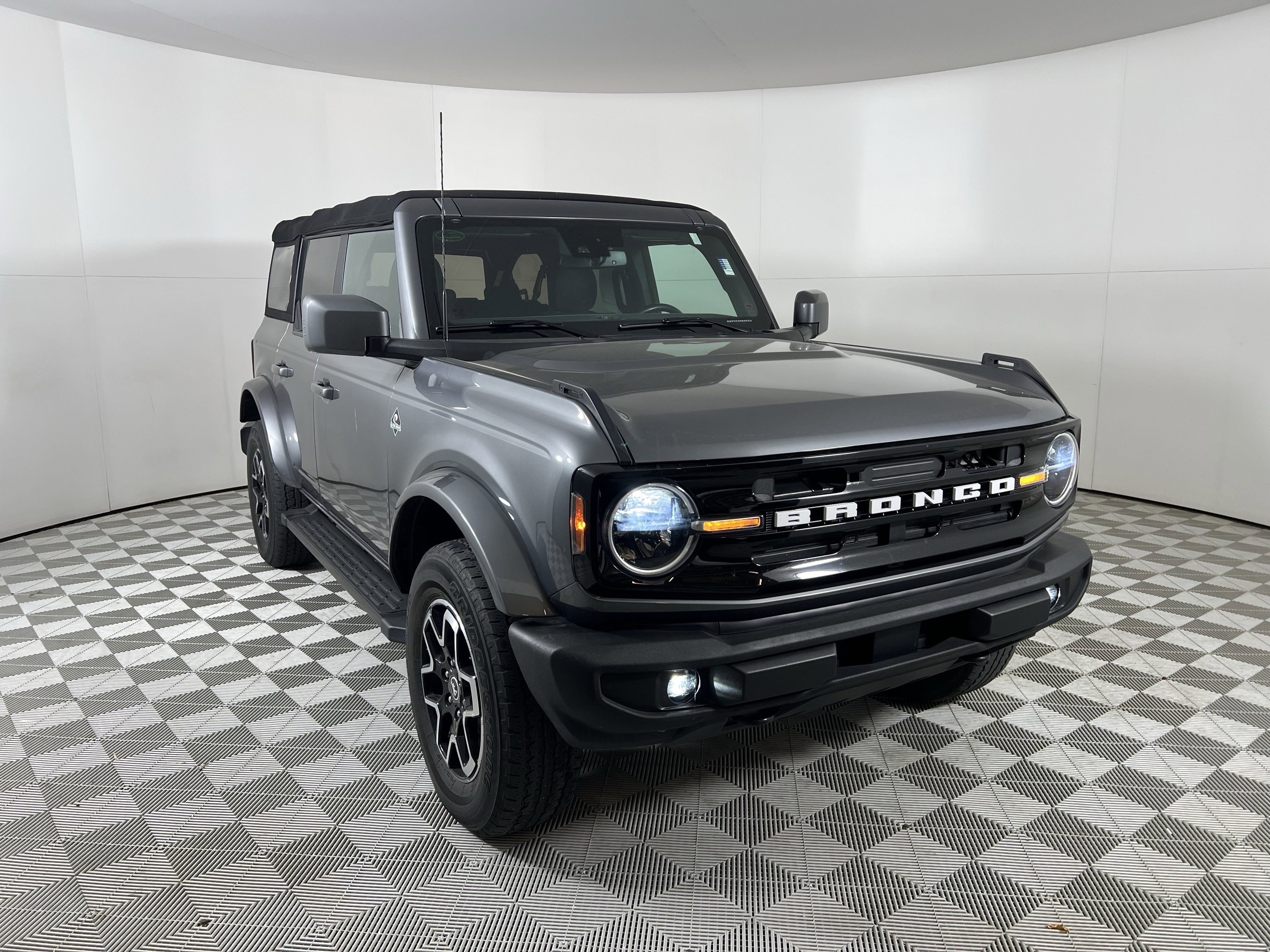 2023 Ford Bronco 4-Door Outer Banks's photo
