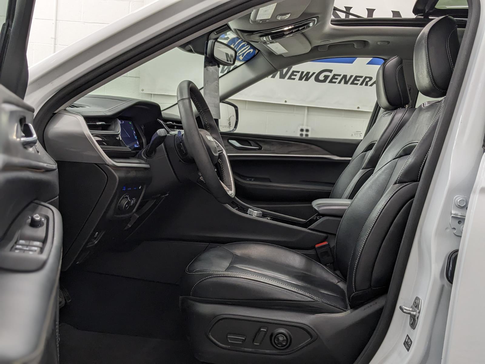2022 Jeep Cherokee Limited 4xe photo 3