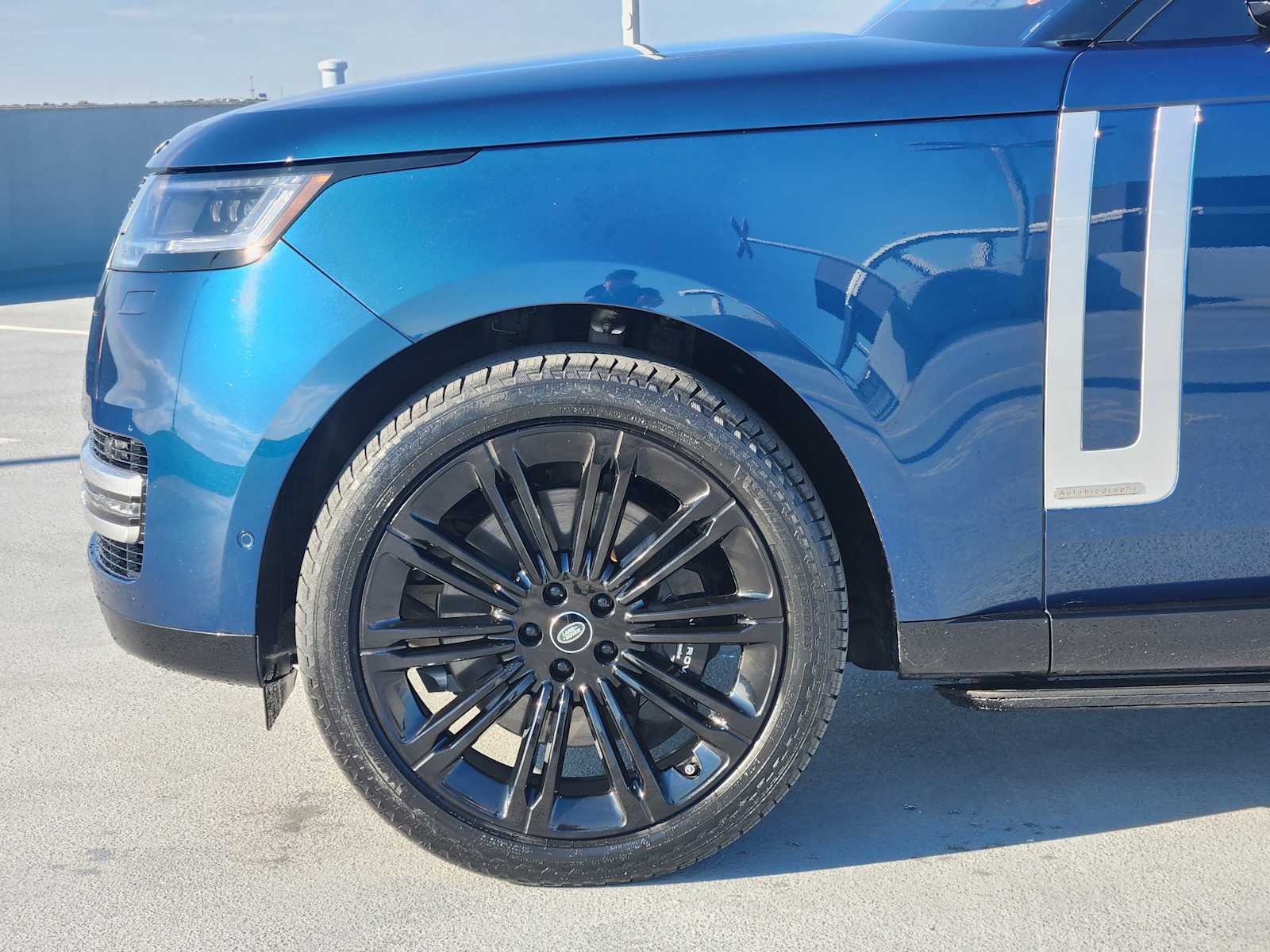 2023 Land Rover Range Rover Autobiography photo 9