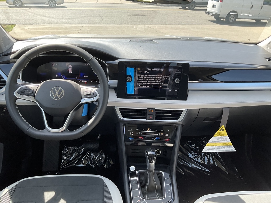 2025 Volkswagen Taos SE photo 6