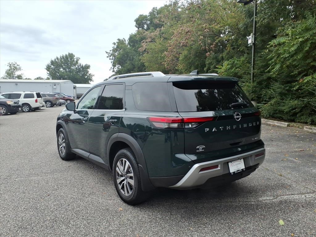 2022 Nissan Pathfinder SL photo 3