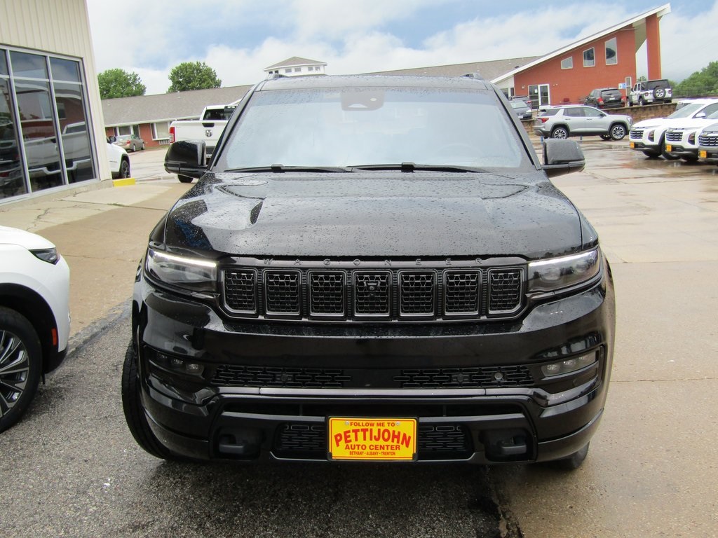 2022 Jeep Grand Wagoneer II photo 2
