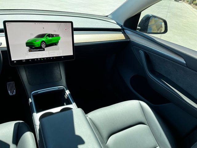 2024 Tesla Model Y Long Range photo 6