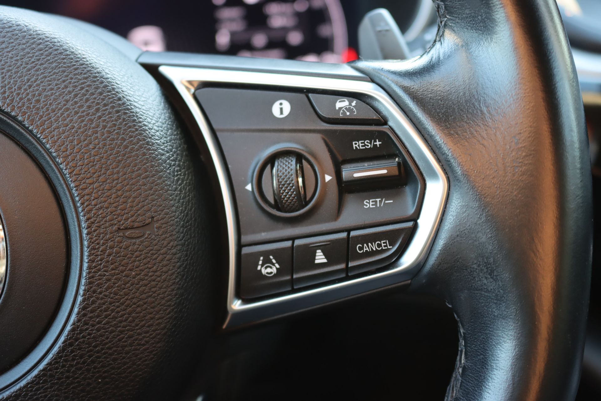2023 Acura MDX Technology SH-AWD photo 9